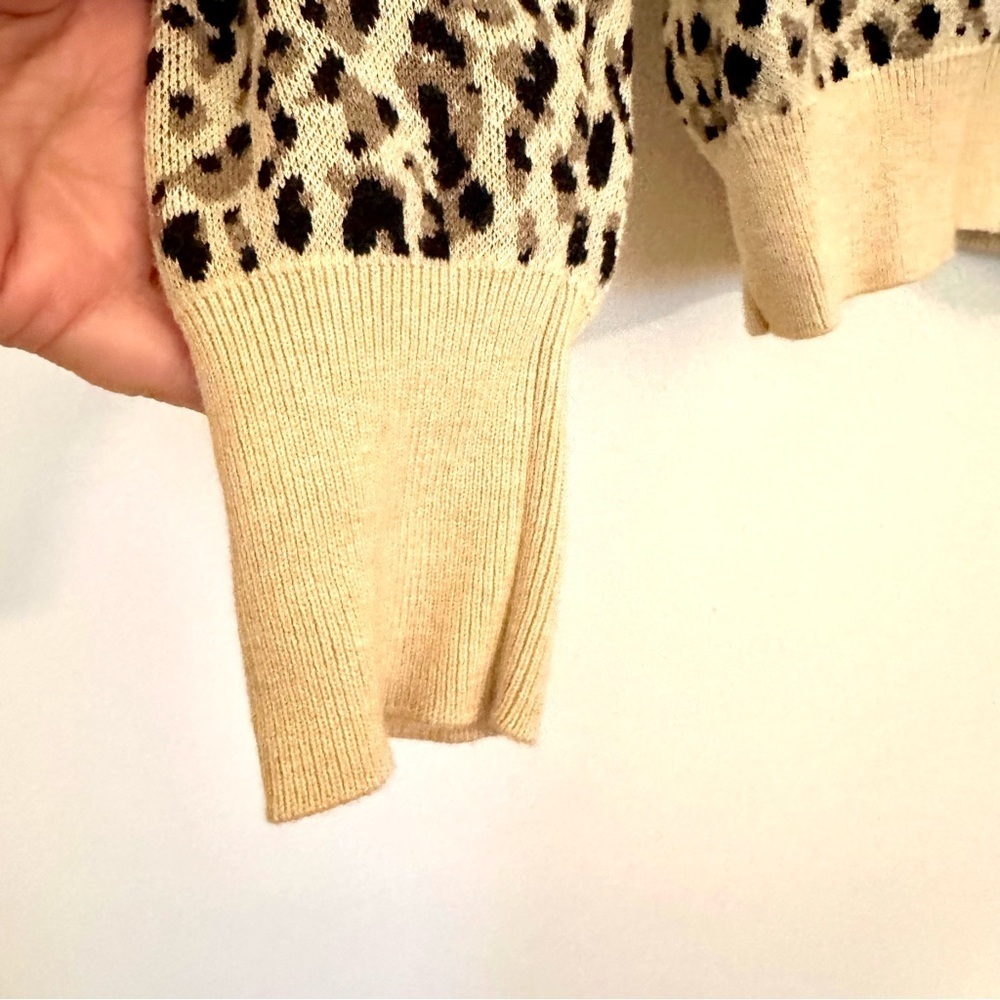 Who What Wear Shadow Leopard Print Sweater Size Medium - Picture 6 of 10